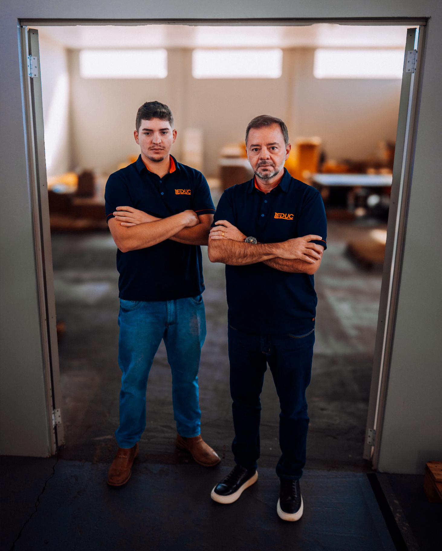 Lucas e Marcos, sócios da Leduc Prime, no centro operacional da empresa